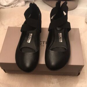 Ladies flats by Kenneth Cole